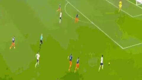 《决战毫厘！积分榜激战正酣，主场魔力能否扭转战局？》