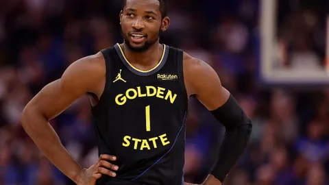 拜仁慕尼黑4-0横扫弗赖堡，格纳布里双响，格雷茨卡复出立功